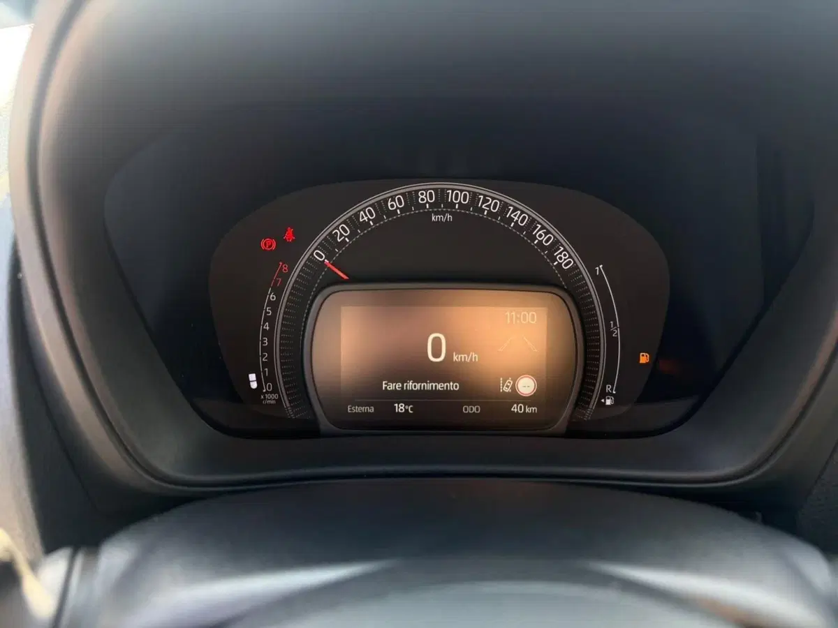 Toyota Aygo X nuova a Piacenza (14)