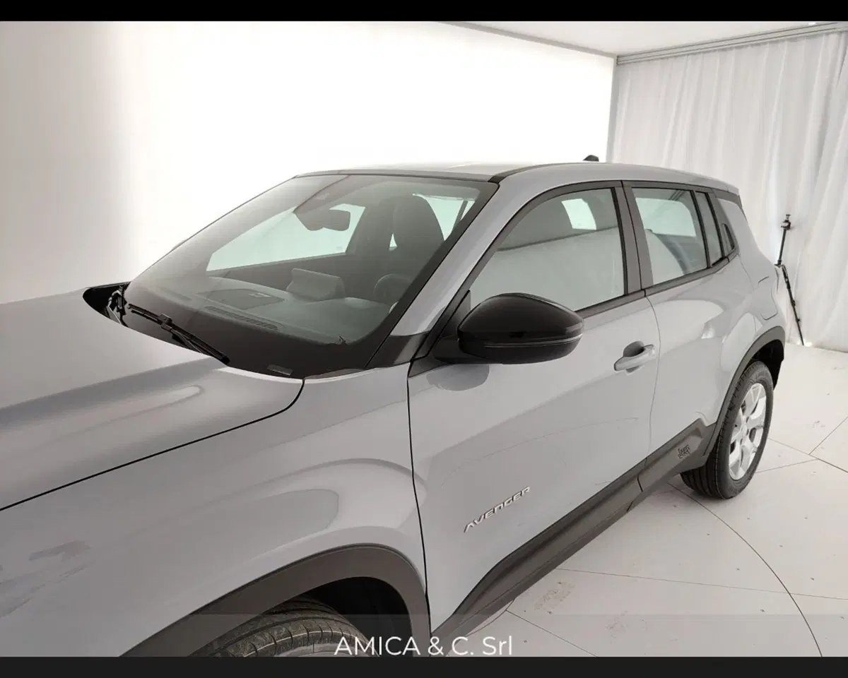 Jeep Avenger nuova a Caserta (13)