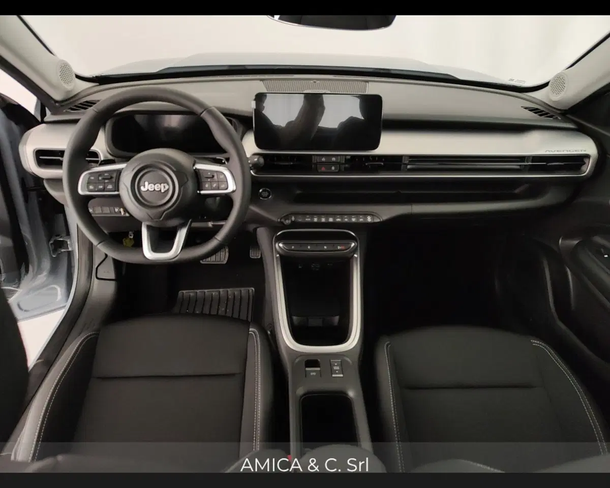 Jeep Avenger nuova a Caserta (14)