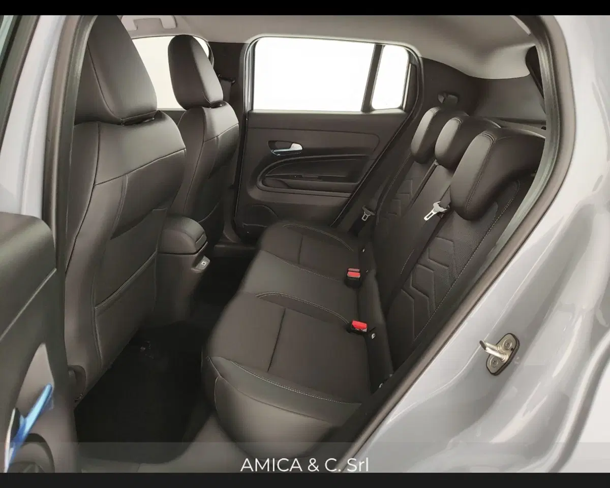 Jeep Avenger nuova a Caserta (17)