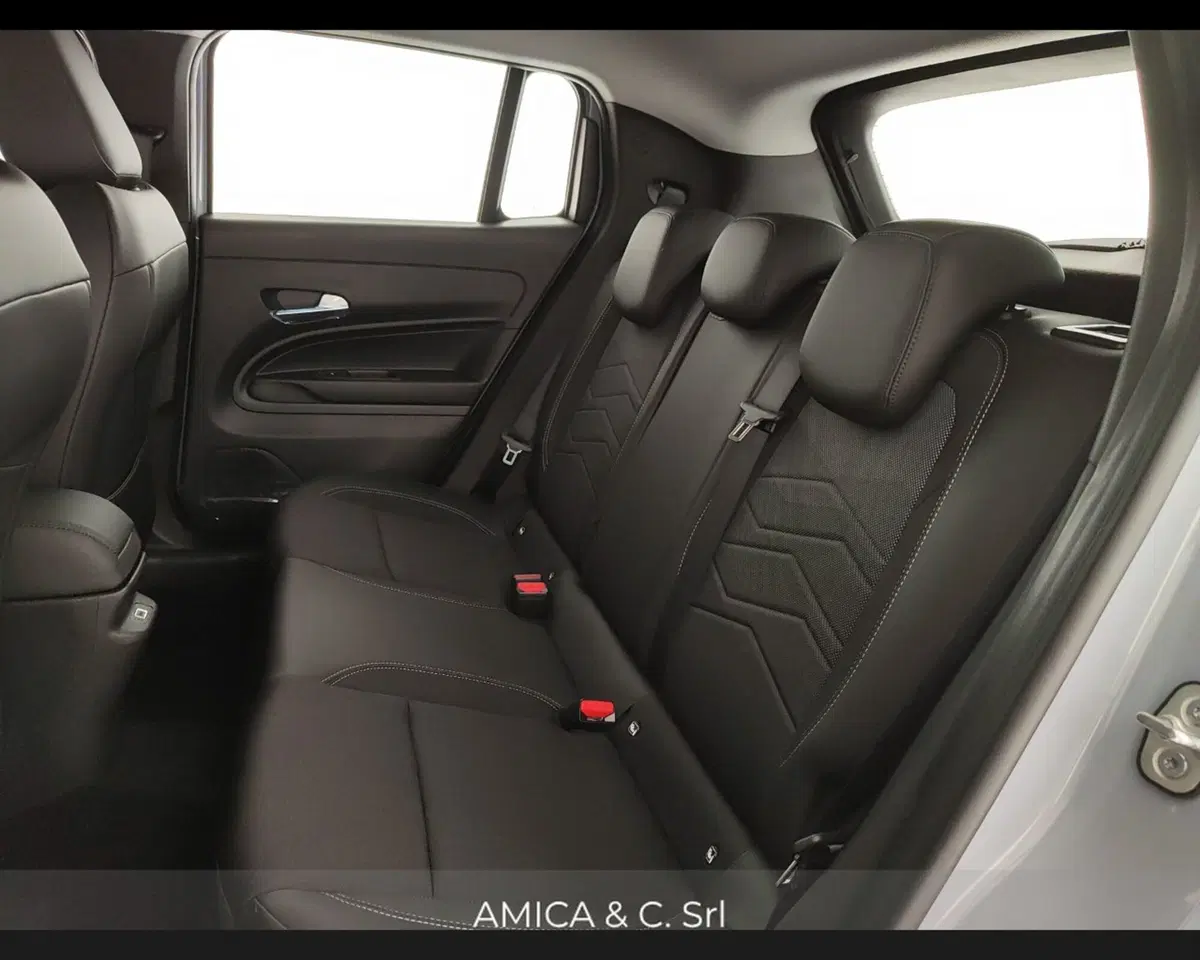 Jeep Avenger nuova a Caserta (18)