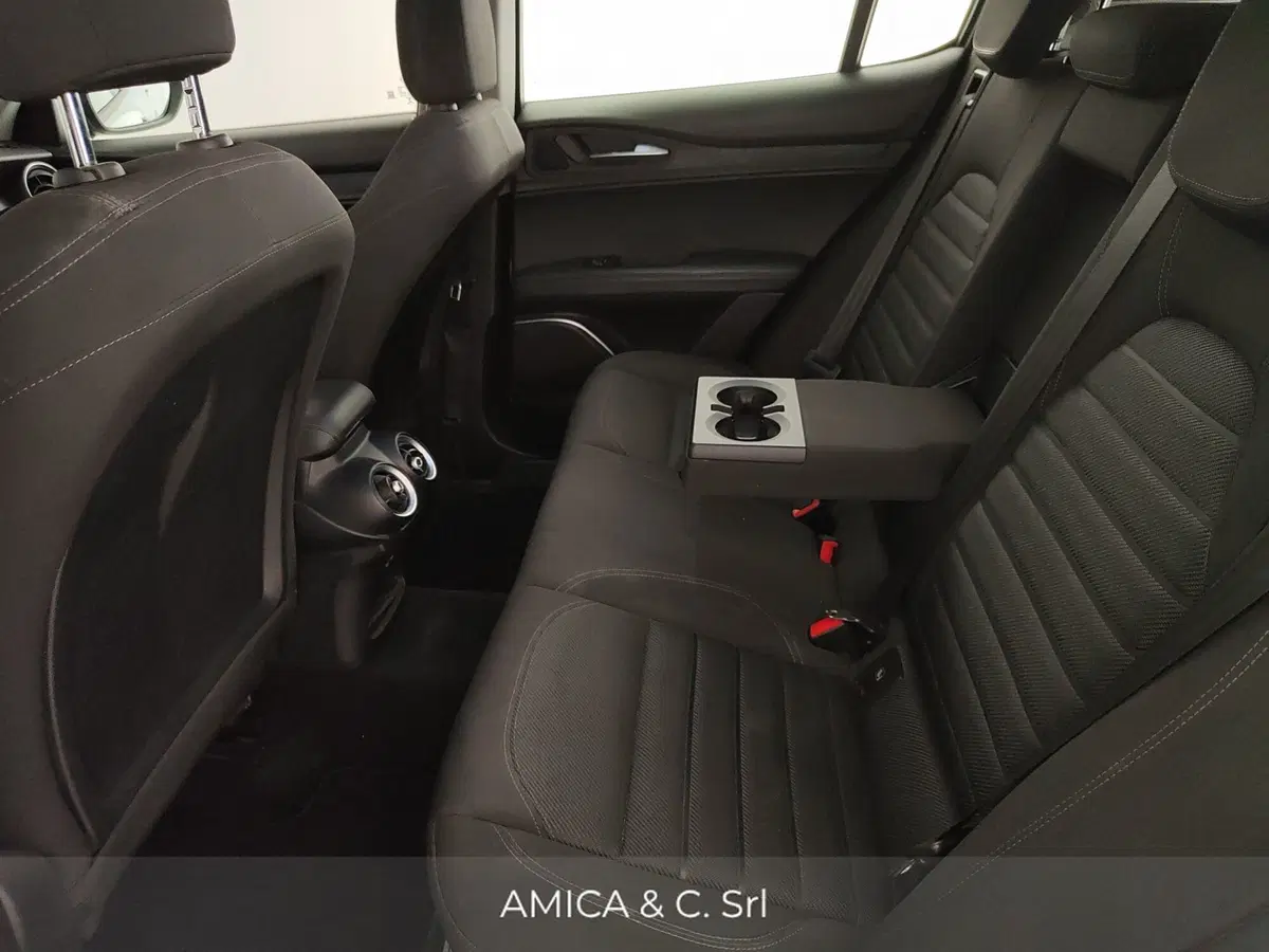 Alfa Romeo Stelvio usata a Caserta (12)