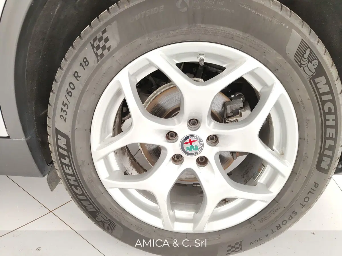 Alfa Romeo Stelvio usata a Caserta (16)