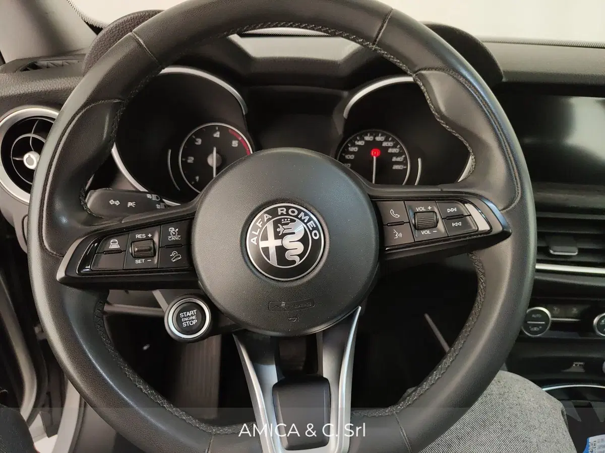 Alfa Romeo Stelvio usata a Caserta (17)