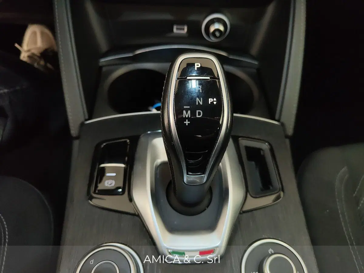 Alfa Romeo Stelvio usata a Caserta (18)