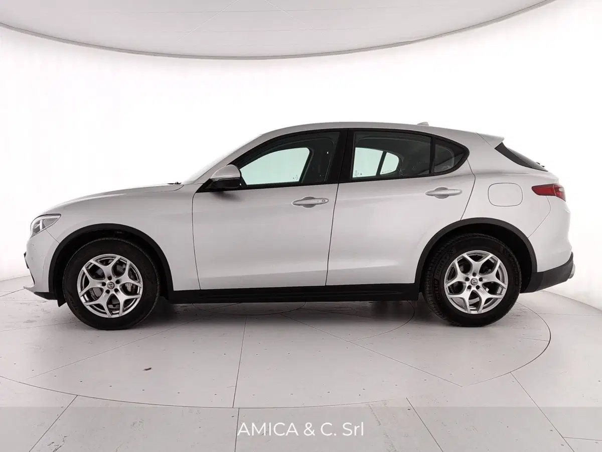 Alfa Romeo Stelvio usata a Caserta (4)