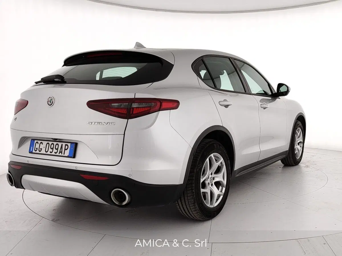 Alfa Romeo Stelvio usata a Caserta (7)