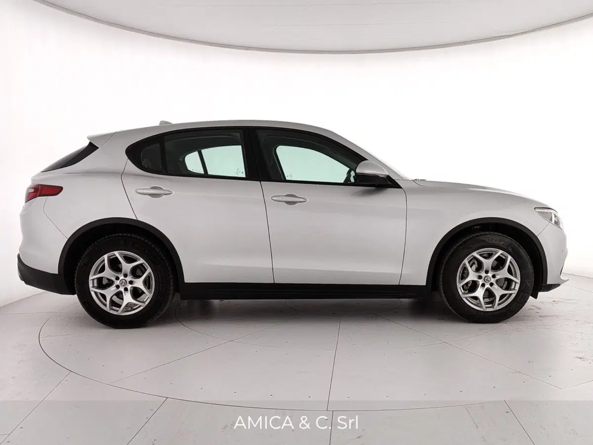 Alfa Romeo Stelvio usata a Caserta (8)