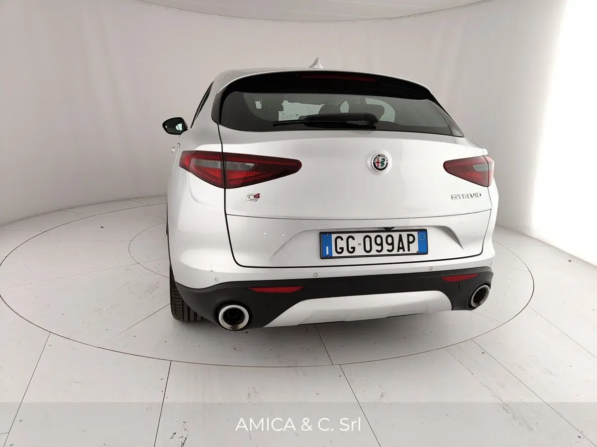 Alfa Romeo Stelvio usata a Caserta (9)