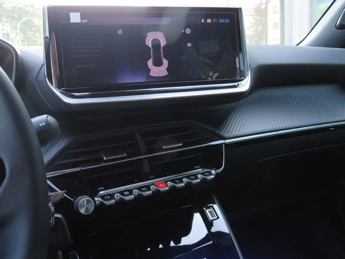 Peugeot 2008 nuova a Monza e Brianza (9)