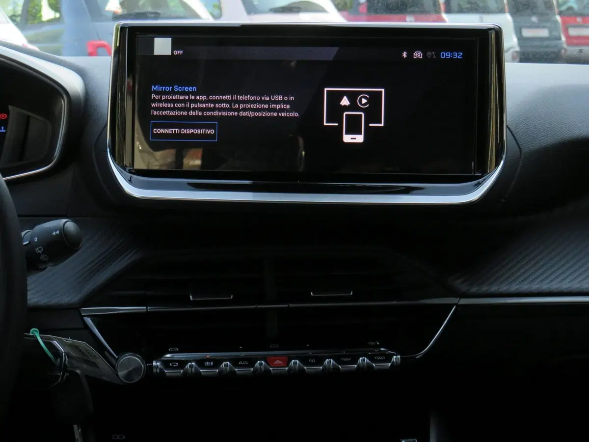 Peugeot 2008 nuova a Monza e Brianza (10)