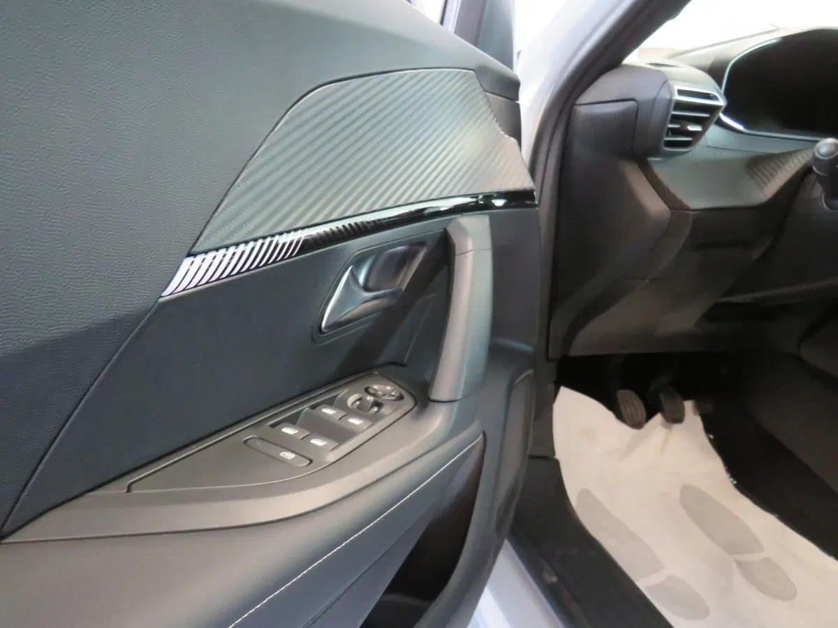 Peugeot 2008 nuova a Monza e Brianza (4)