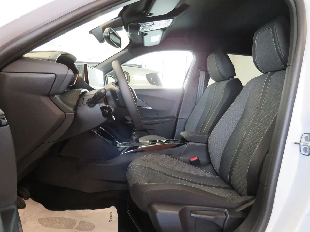 Peugeot 2008 nuova a Monza e Brianza (5)