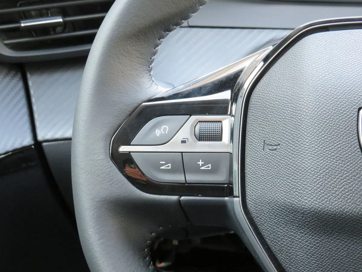 Peugeot 208 nuova a Monza e Brianza (13)