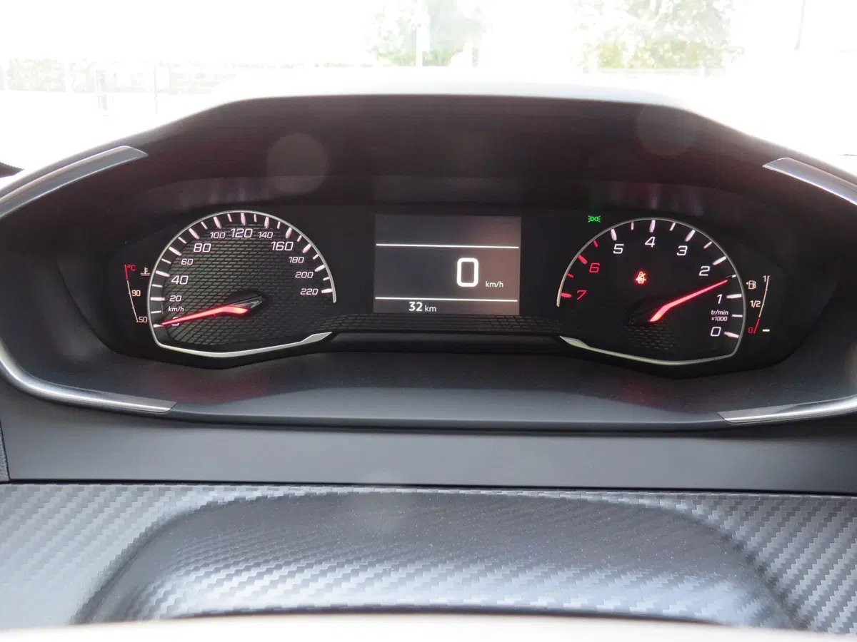 Peugeot 208 nuova a Monza e Brianza (15)