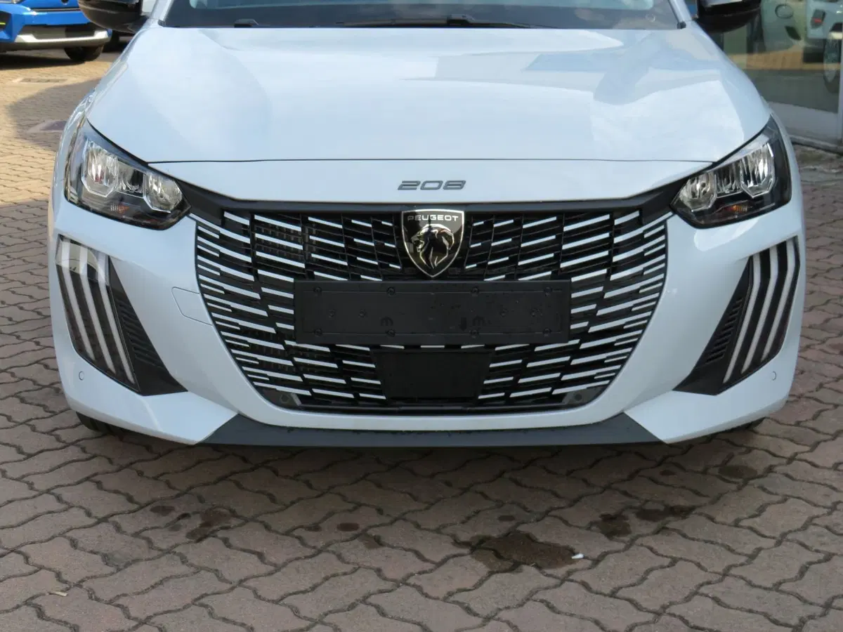 Peugeot 208 nuova a Monza e Brianza (2)