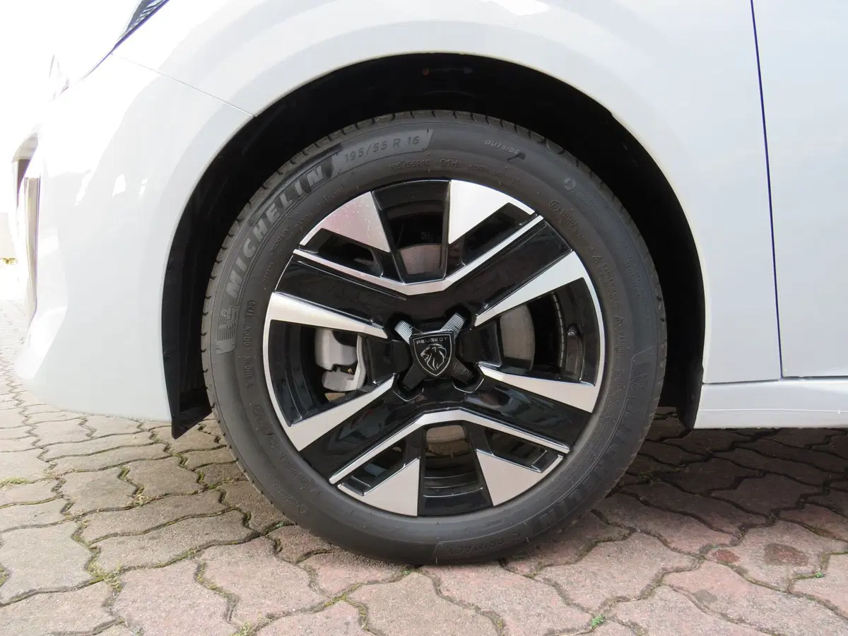 Peugeot 208 nuova a Monza e Brianza (5)