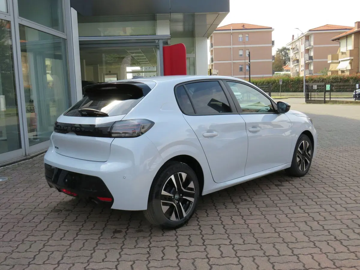 Peugeot 208 nuova a Monza e Brianza (6)