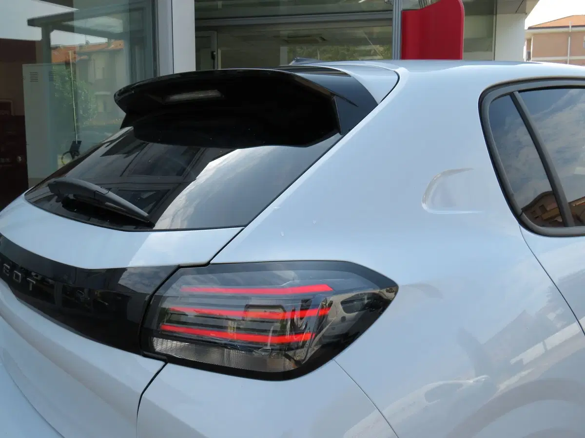 Peugeot 208 nuova a Monza e Brianza (7)