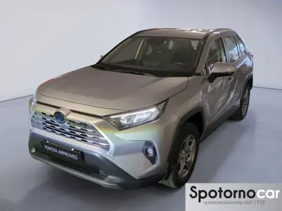 Toyota Rav4 vvt-ie h Active 2wd 218cv e-cvt del 2022 usata a Milano