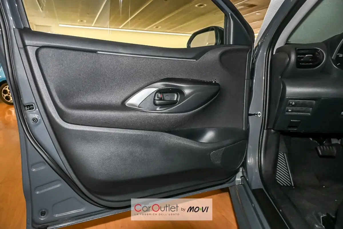 Mazda Mazda2 Hybrid nuova a Torino (17)