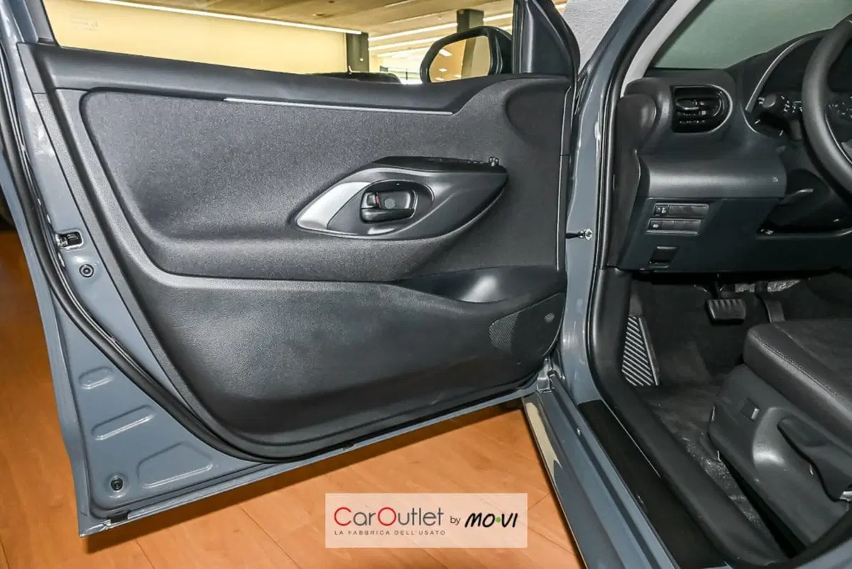 Mazda Mazda2 Hybrid nuova a Torino (17)