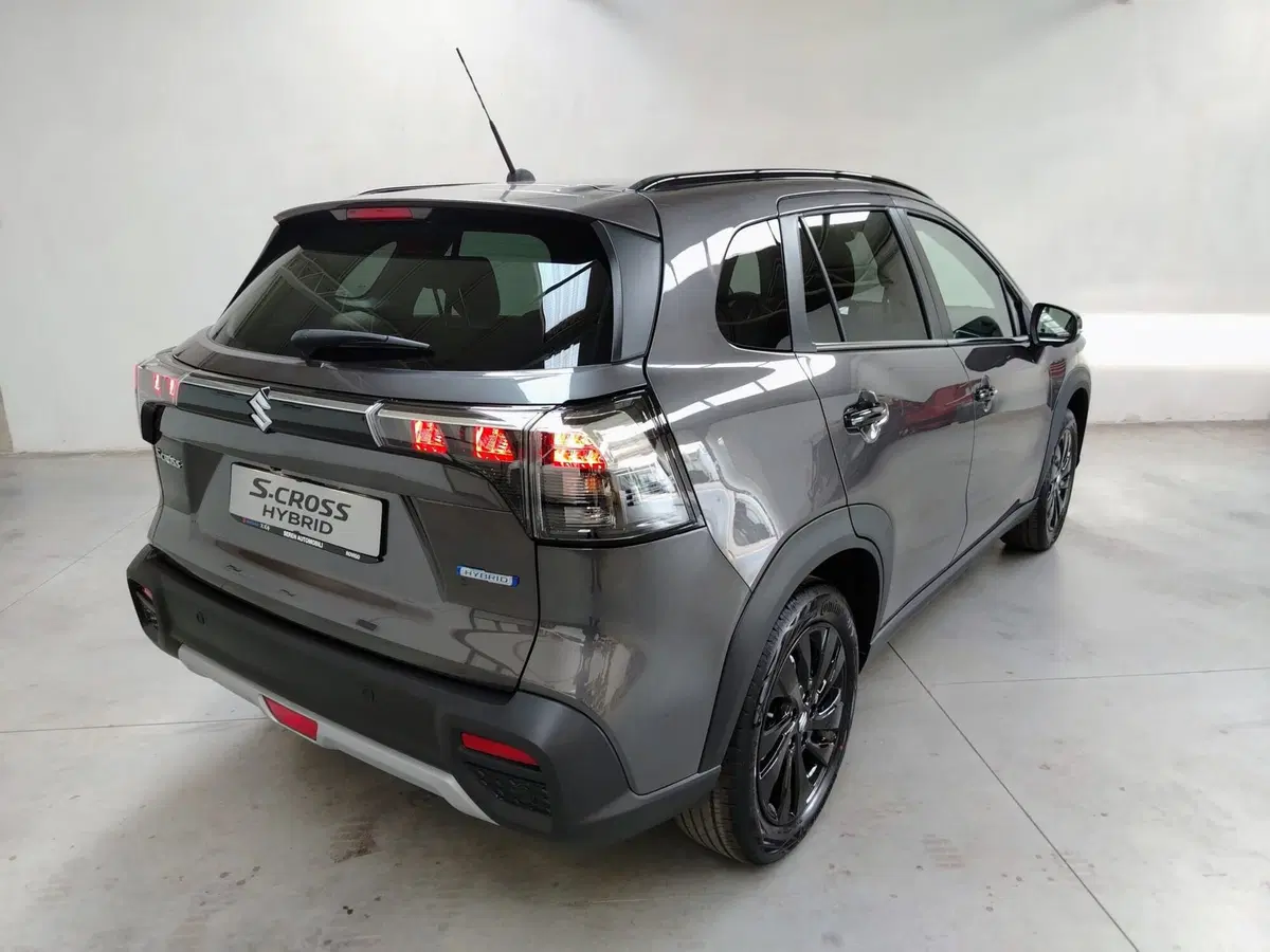 Suzuki S-Cross nuova a Rovigo (15)