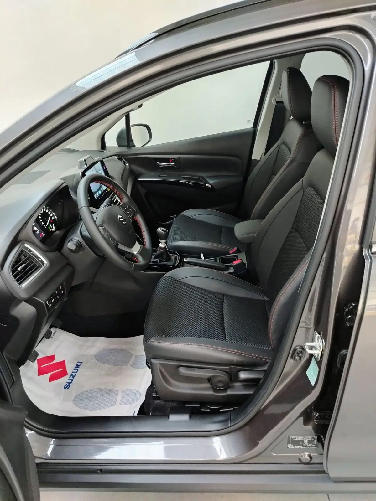 Suzuki S-Cross nuova a Rovigo (6)