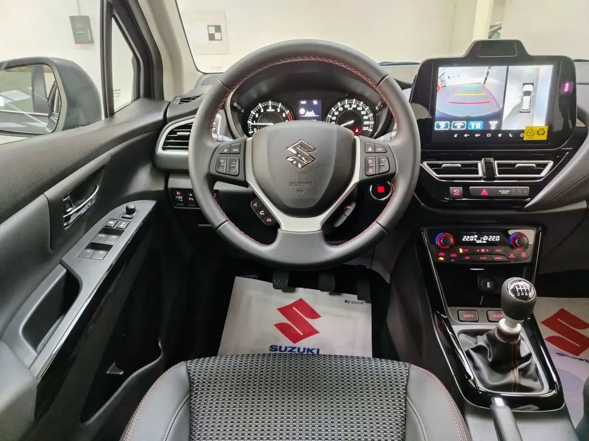 Suzuki S-Cross nuova a Rovigo (9)