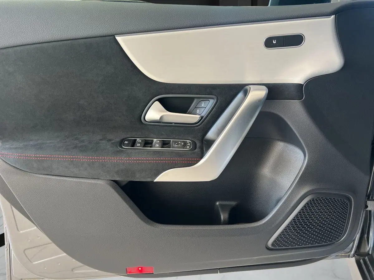 Mercedes-Benz Classe A nuova a Cosenza (11)