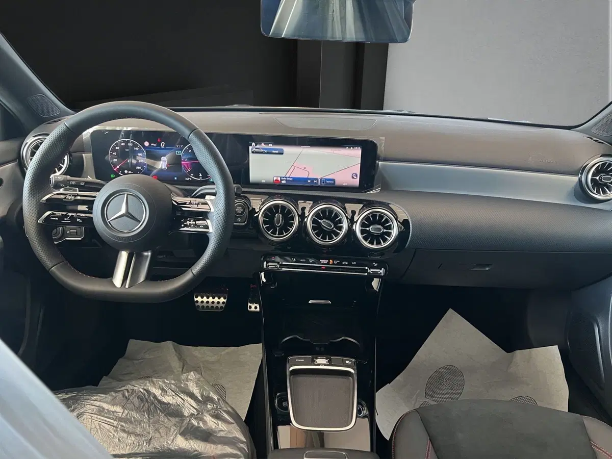 Mercedes-Benz Classe A nuova a Cosenza (13)
