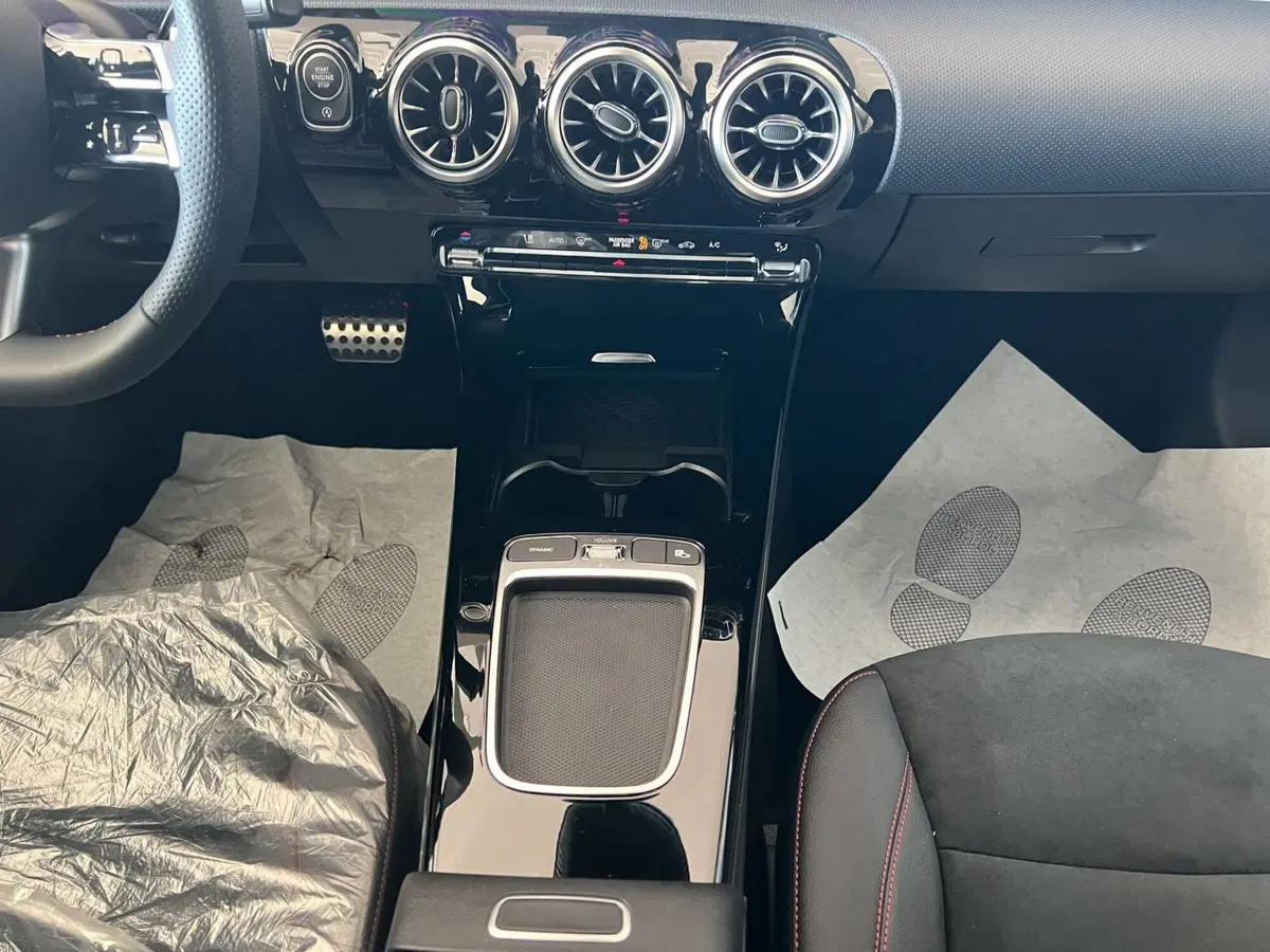 Mercedes-Benz Classe A nuova a Cosenza (14)
