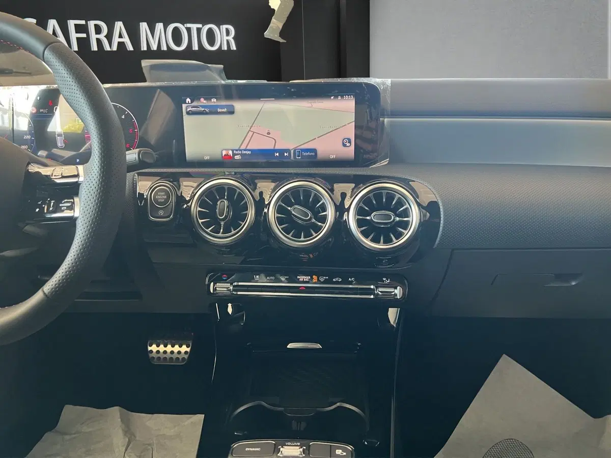 Mercedes-Benz Classe A nuova a Cosenza (15)