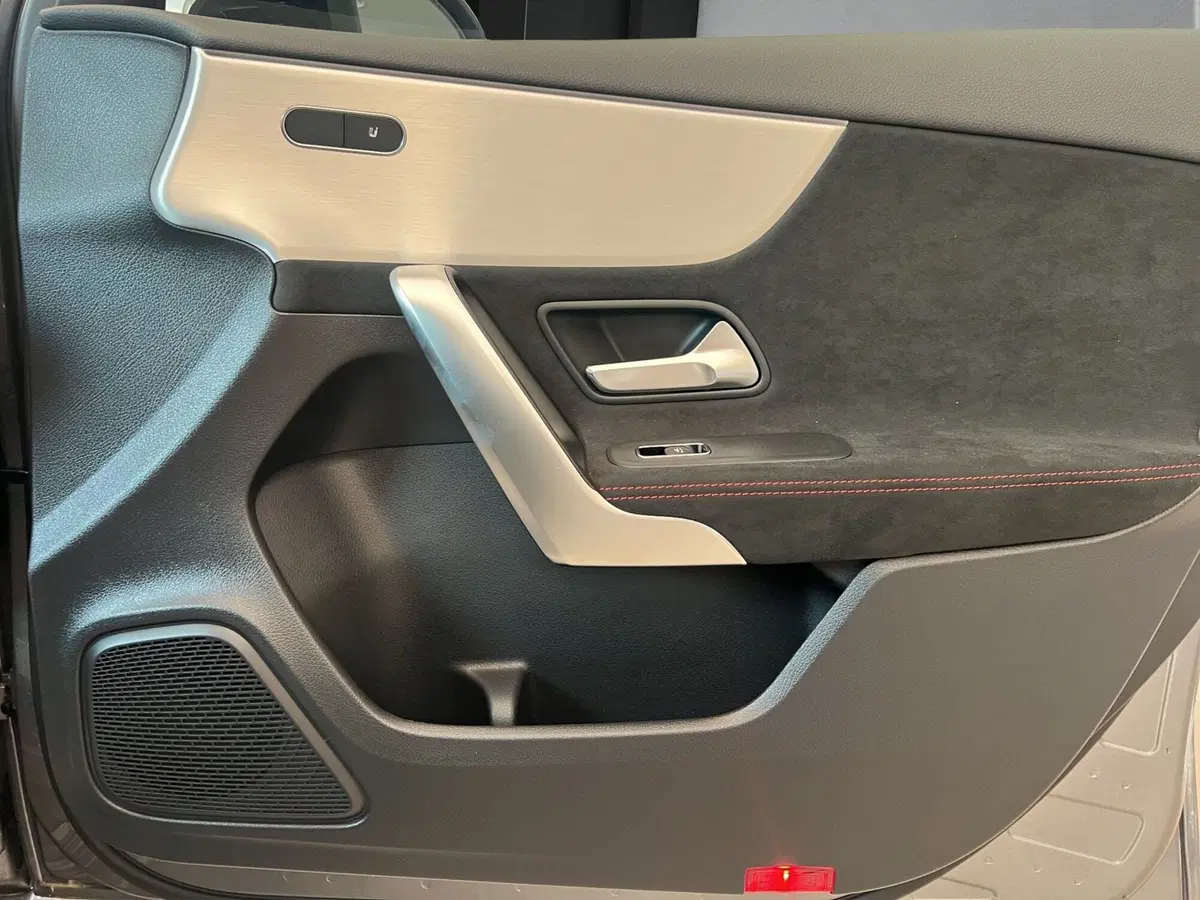 Mercedes-Benz Classe A nuova a Cosenza (16)