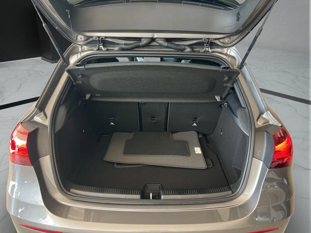 Mercedes-Benz Classe A nuova a Cosenza (19)