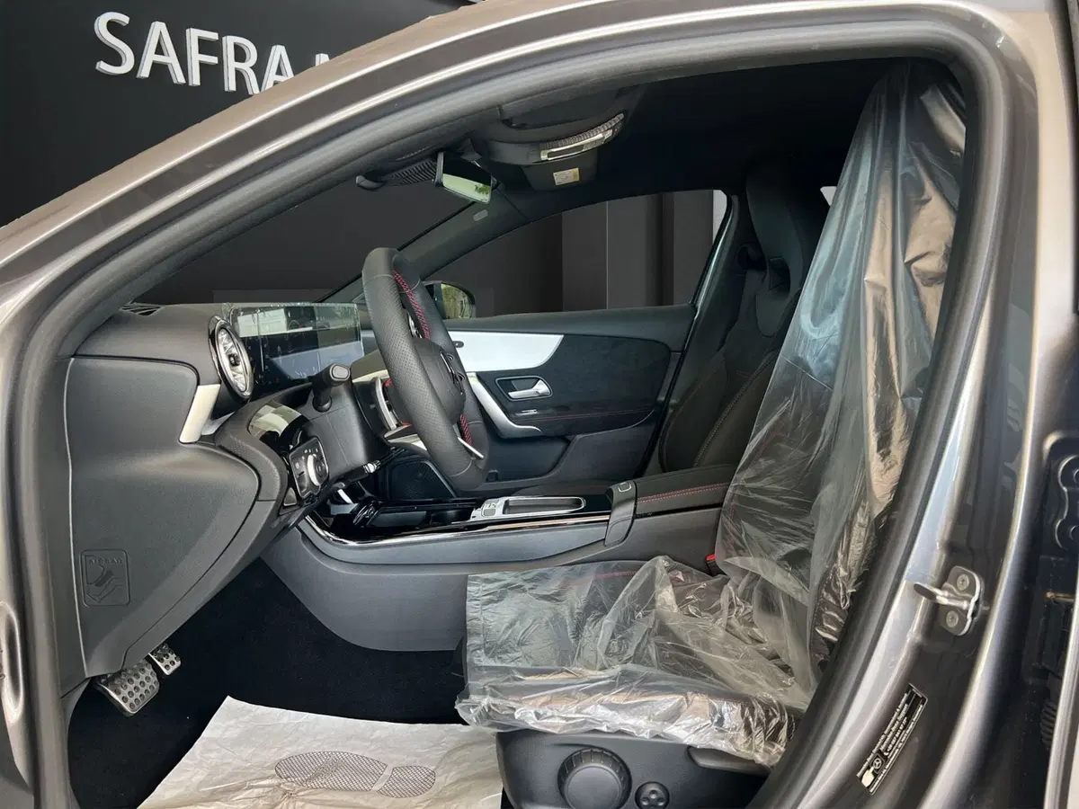 Mercedes-Benz Classe A nuova a Cosenza (8)