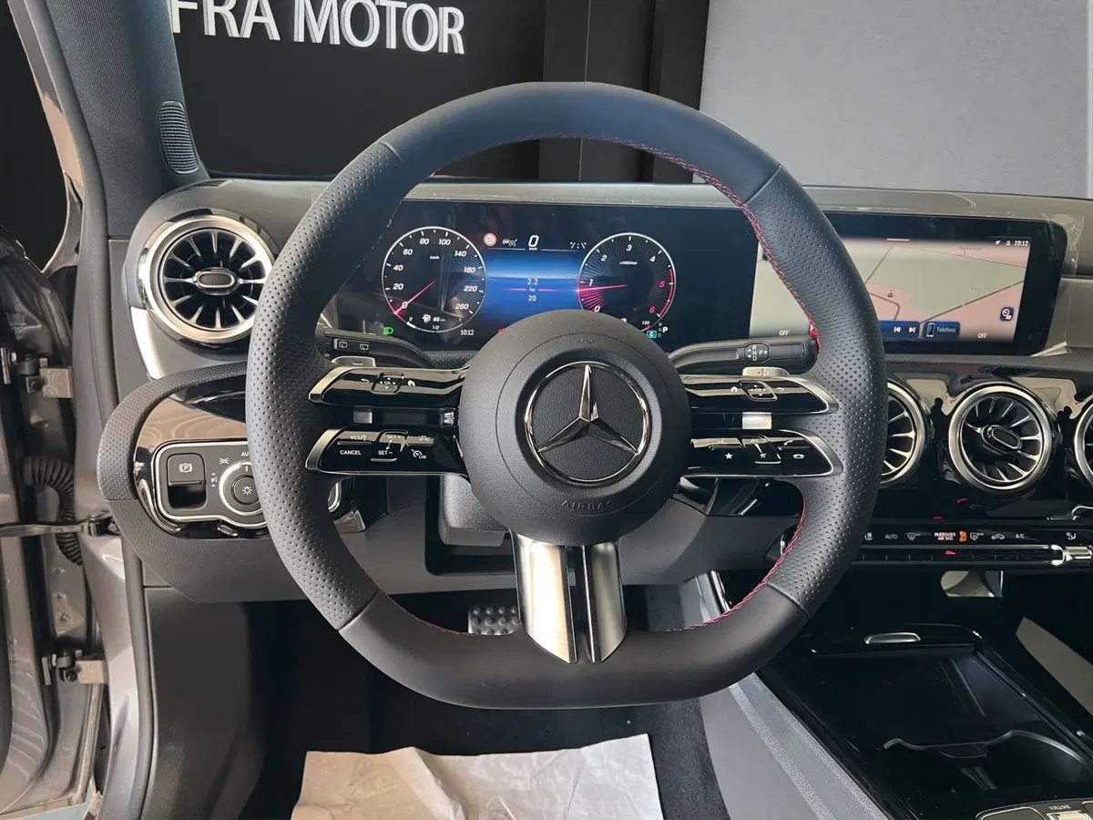 Mercedes-Benz Classe A nuova a Cosenza (9)