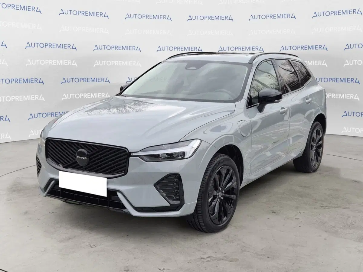 Volvo XC60 nuova a Como