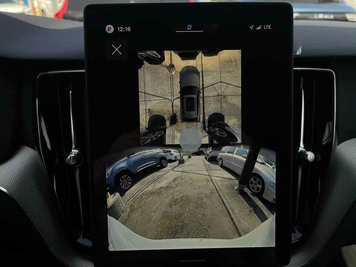 Volvo XC60 nuova a Como (15)