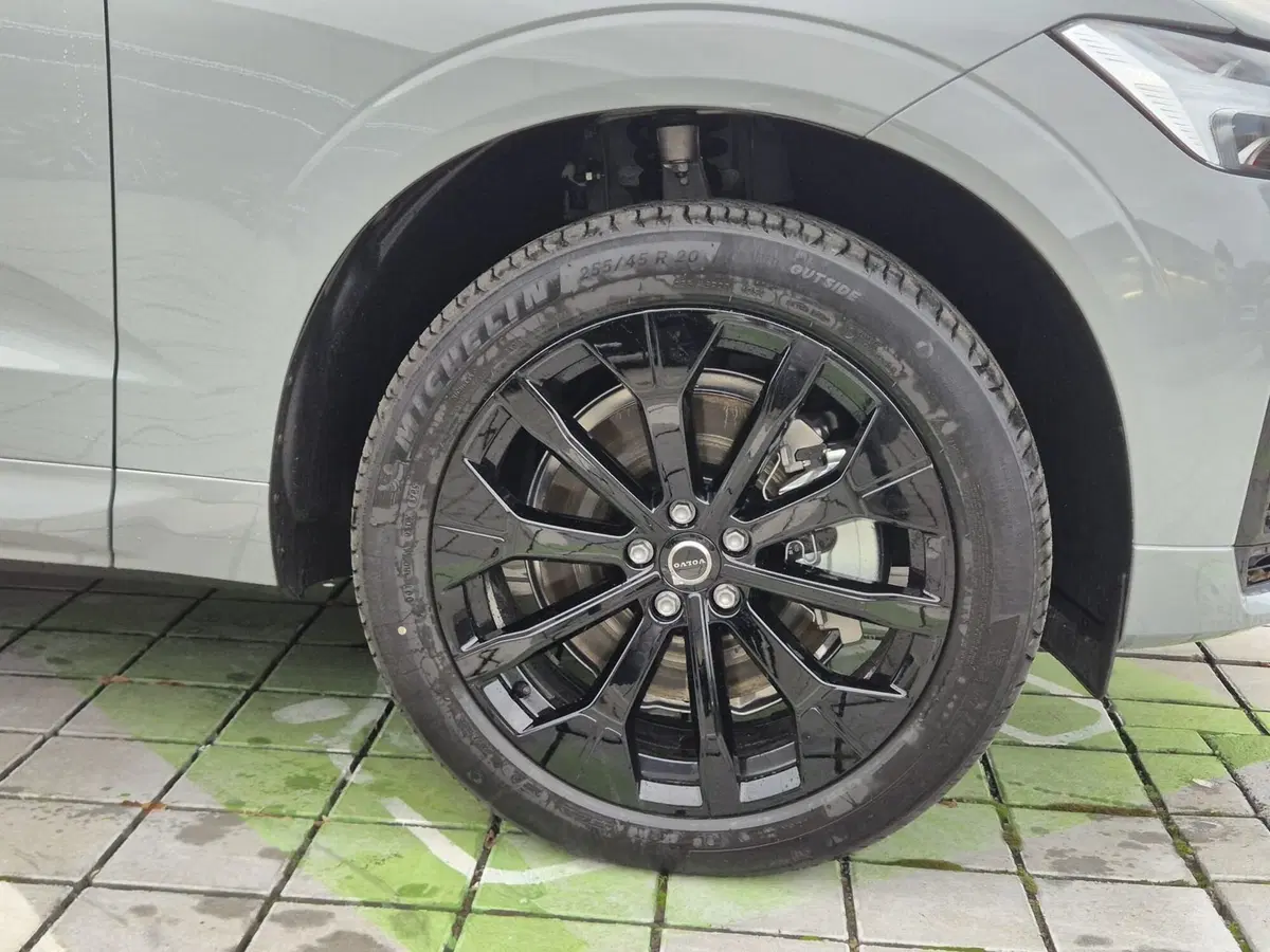 Volvo XC60 nuova a Como (6)