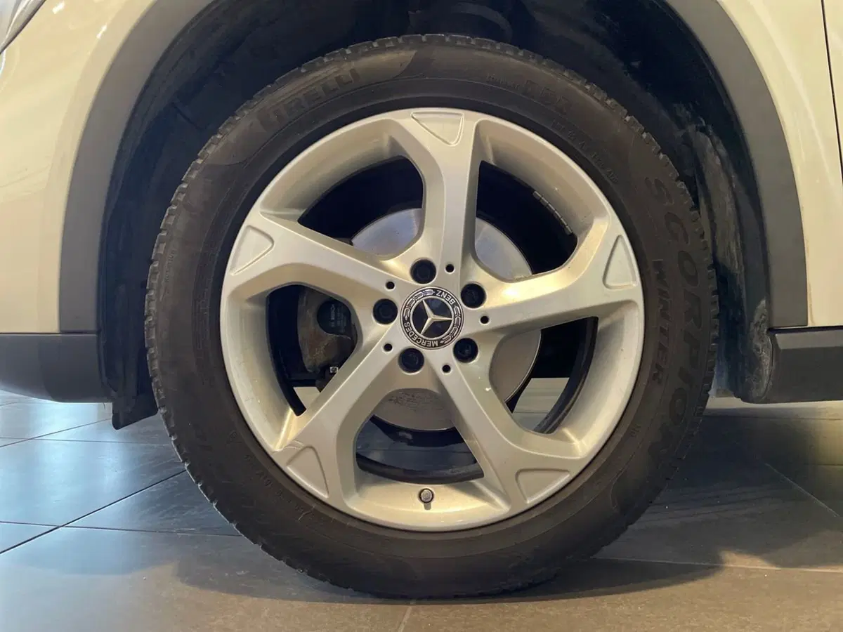 Mercedes-Benz GLA SUV usata a Macerata (8)