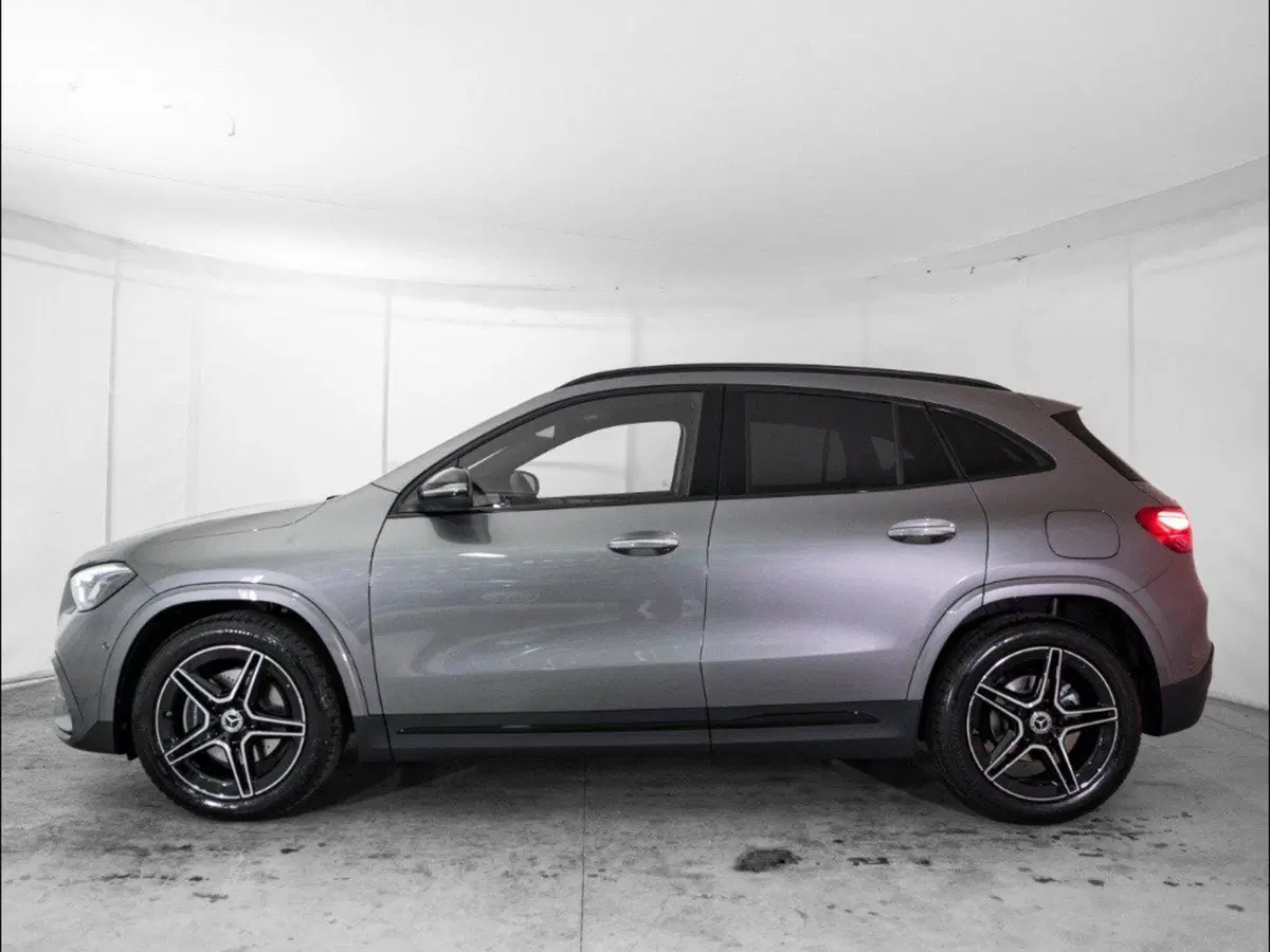 Mercedes-Benz GLA SUV nuova a Macerata (2)