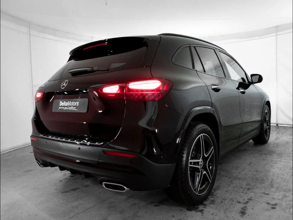 Mercedes-Benz GLA SUV nuova a Macerata (4)