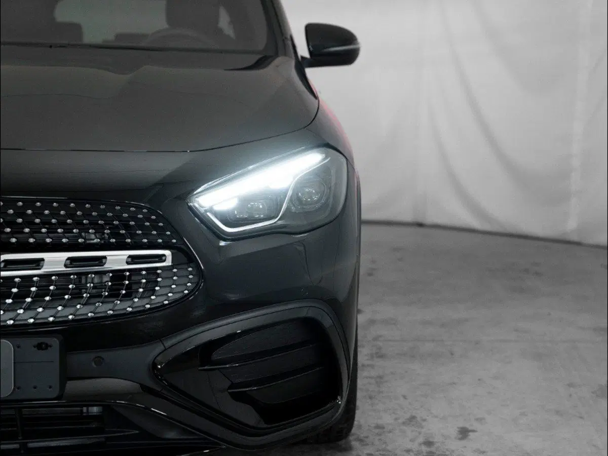 Mercedes-Benz GLA SUV nuova a Macerata (6)