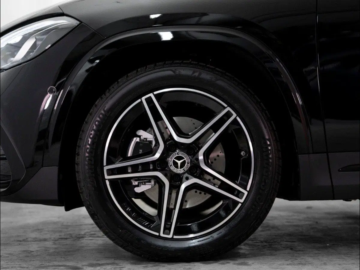 Mercedes-Benz GLA SUV nuova a Macerata (7)