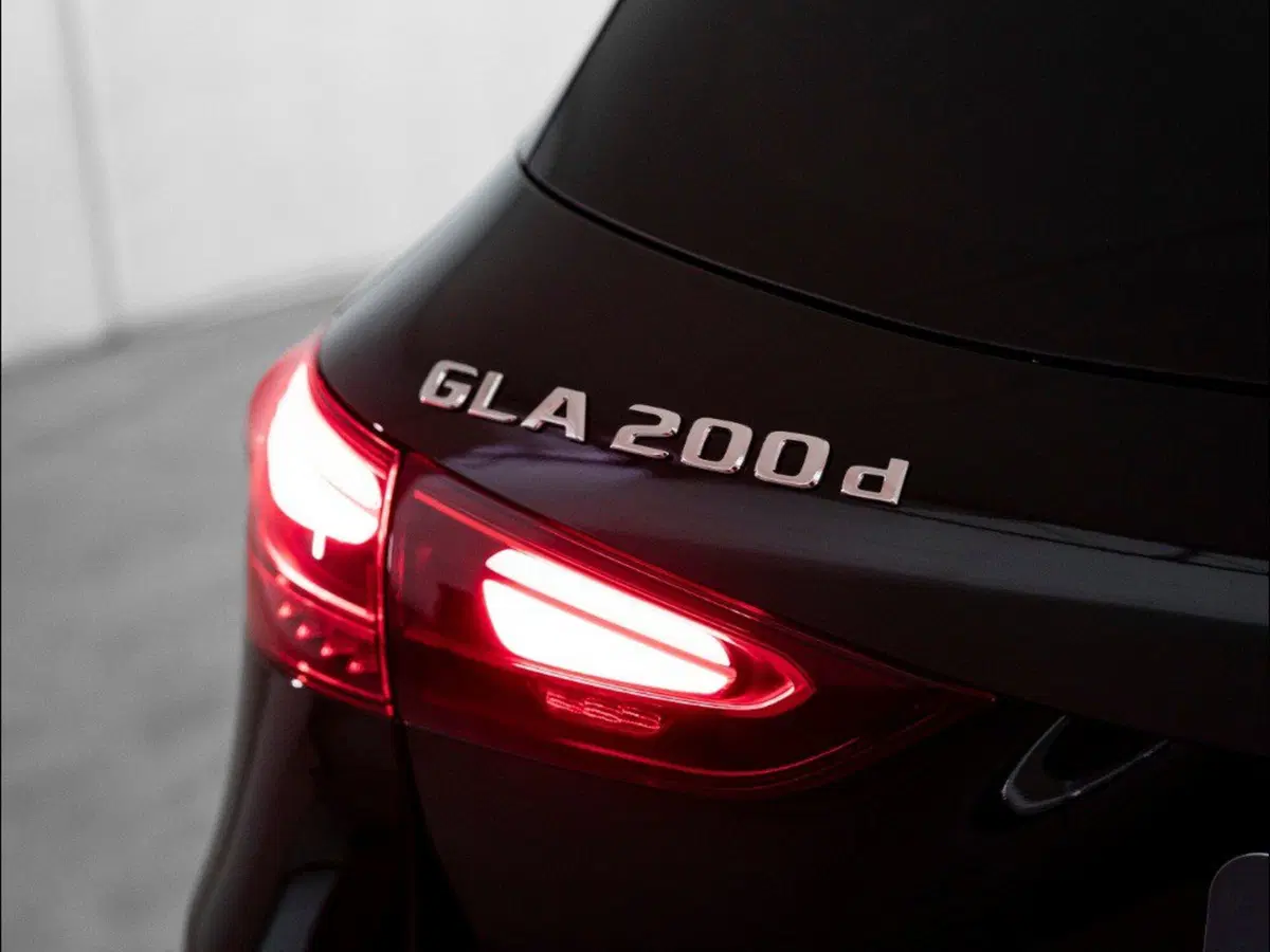 Mercedes-Benz GLA SUV nuova a Macerata (9)