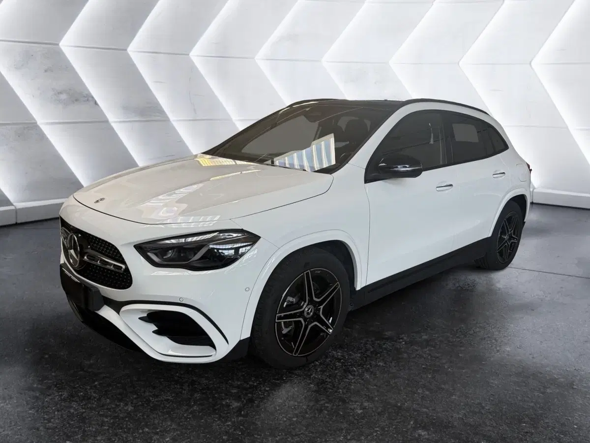 Mercedes-Benz GLA SUV usata a Napoli
