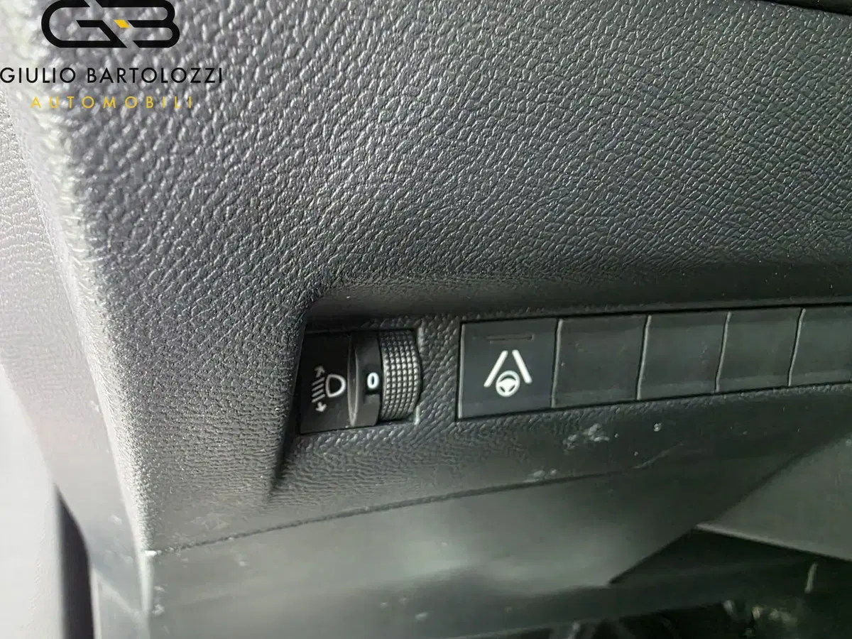 Peugeot 2008 usata a Prato (14)