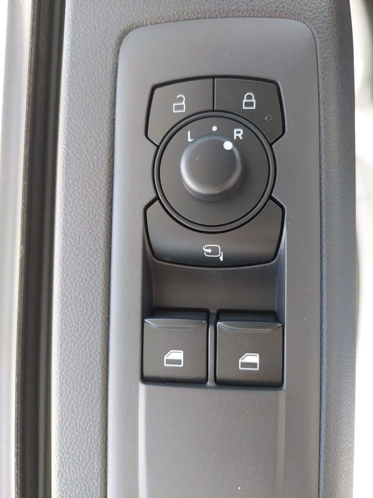 Ford Transit Custom Furgone nuova a Treviso (7)