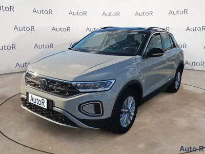Volkswagen T-Roc 1.5 tsi Life del 2024 usata a Tito